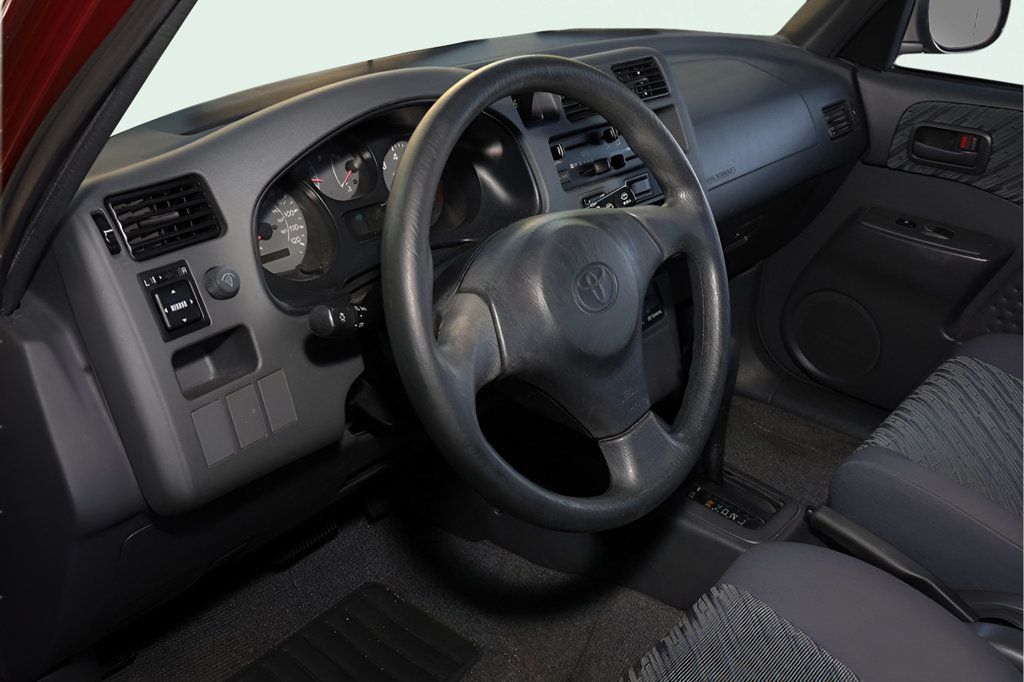 2000 Toyota RAV4 photo 18