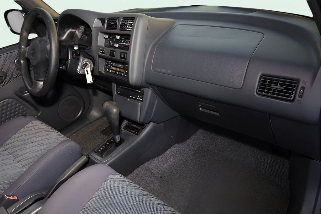 2000 Toyota RAV4 photo 19