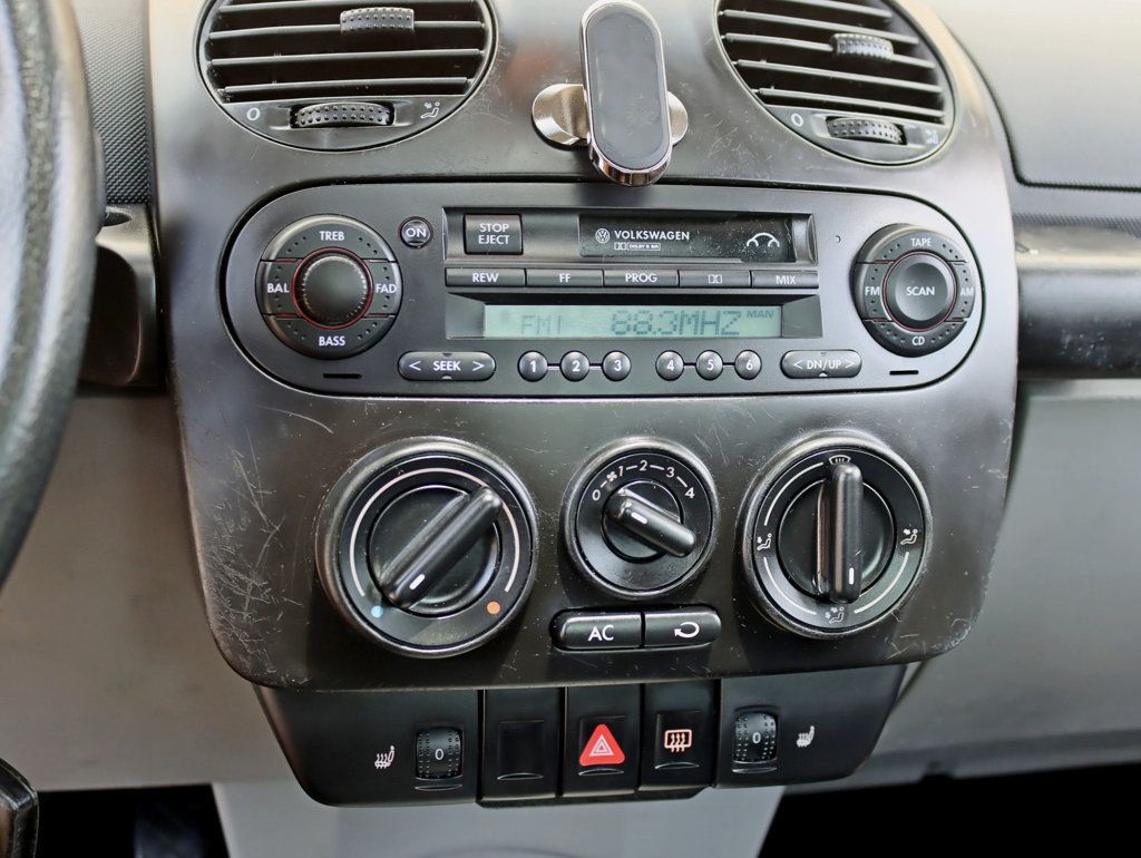 2000 Volkswagen New Beetle 2dr Coupe GLS Automatic - 23048561 - 13