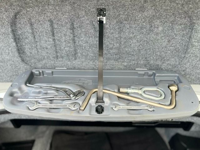 2001 BMW 3 Series 330Ci - 22863858 - 20