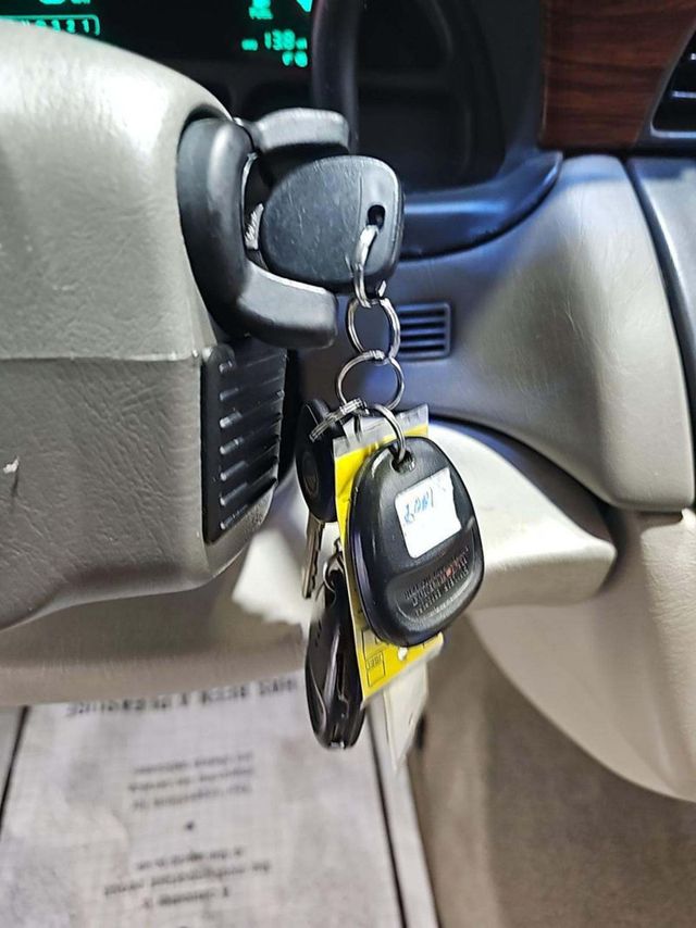 2001 Cadillac DeVille 4dr Sedan Clean Title Florida Car - 23002131 - 9