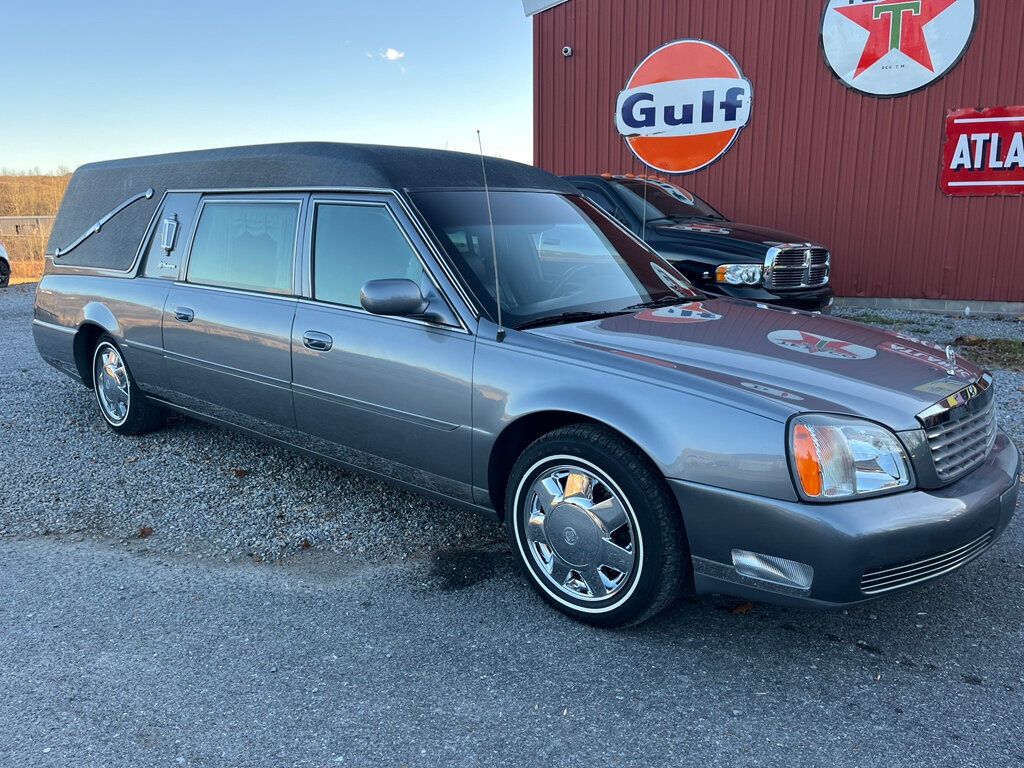 2001 Cadillac DeVille Hearse DeVille Sayers & Scovill Masterpiece Hearse - 22946128 | Video 1