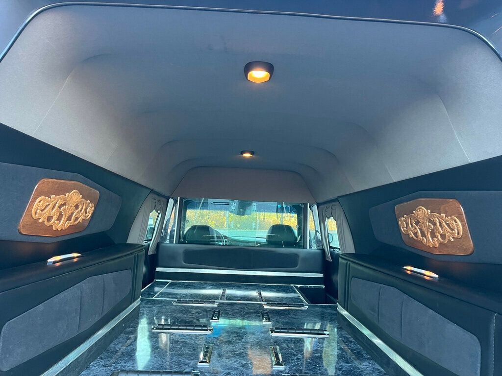 2001 Cadillac DeVille Hearse DeVille Sayers & Scovill Masterpiece Hearse - 22946128 - 13