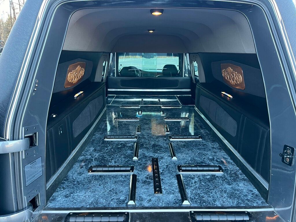 2001 Cadillac DeVille Hearse DeVille Sayers & Scovill Masterpiece Hearse - 22946128 - 14