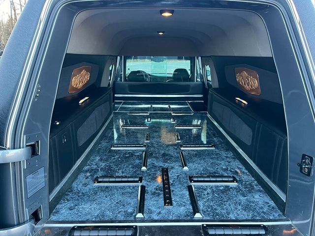 2001 Cadillac DeVille Hearse DeVille Sayers & Scovill Masterpiece Hearse - 22946128 - 14