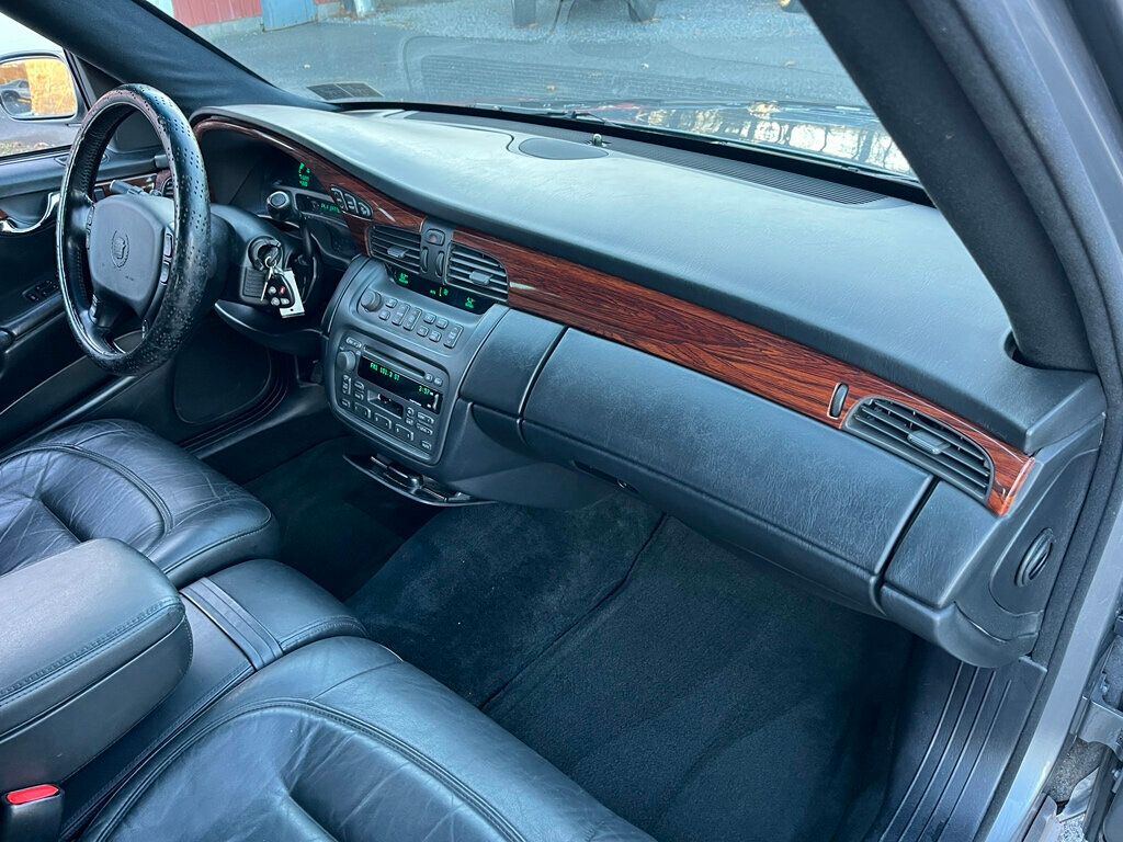 2001 Cadillac DeVille Hearse DeVille Sayers & Scovill Masterpiece Hearse - 22946128 - 20