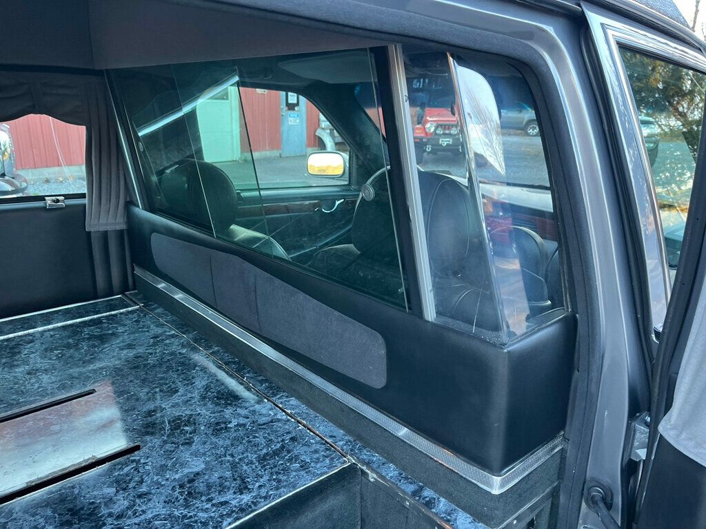 2001 Cadillac DeVille Hearse DeVille Sayers & Scovill Masterpiece Hearse - 22946128 - 24