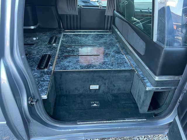 2001 Cadillac DeVille Hearse DeVille Sayers & Scovill Masterpiece Hearse - 22946128 - 25