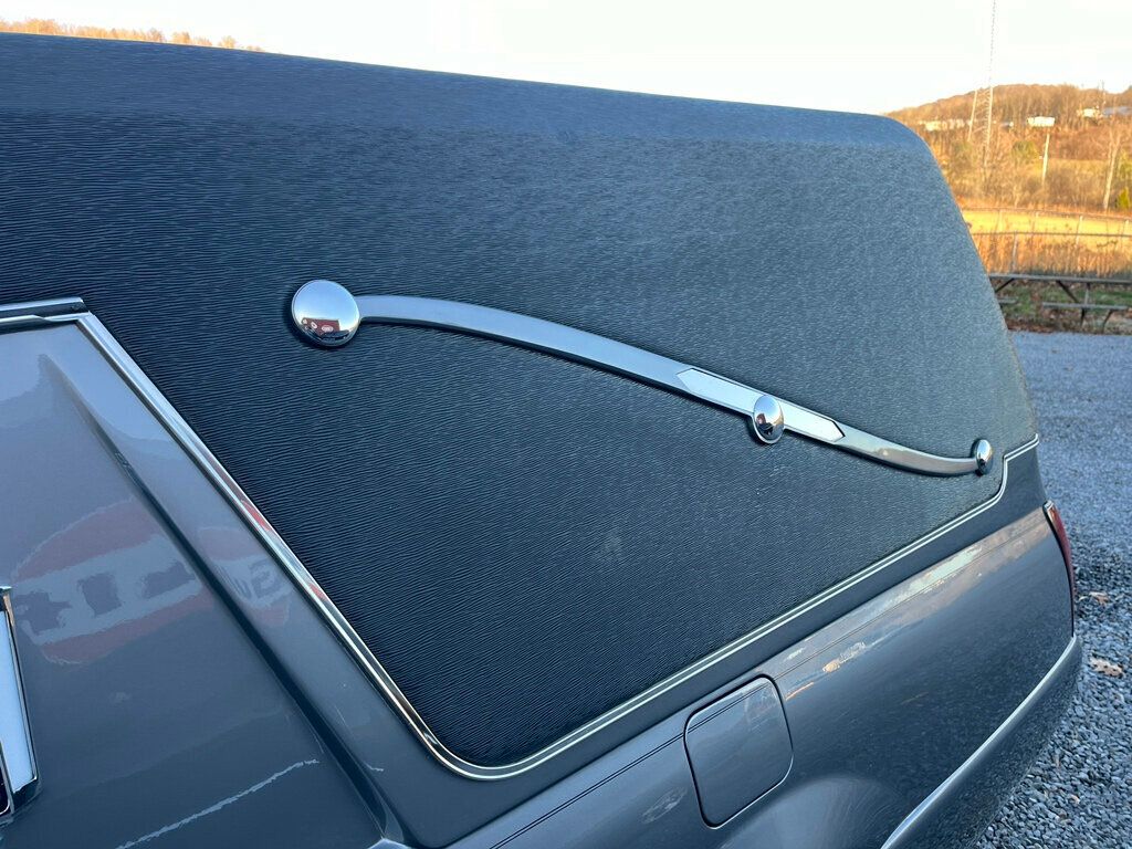 2001 Cadillac DeVille Hearse DeVille Sayers & Scovill Masterpiece Hearse - 22946128 - 38