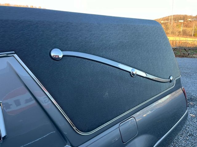 2001 Cadillac DeVille Hearse DeVille Sayers & Scovill Masterpiece Hearse - 22946128 - 38