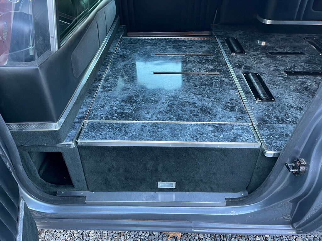 2001 Cadillac DeVille Hearse DeVille Sayers & Scovill Masterpiece Hearse - 22946128 - 40