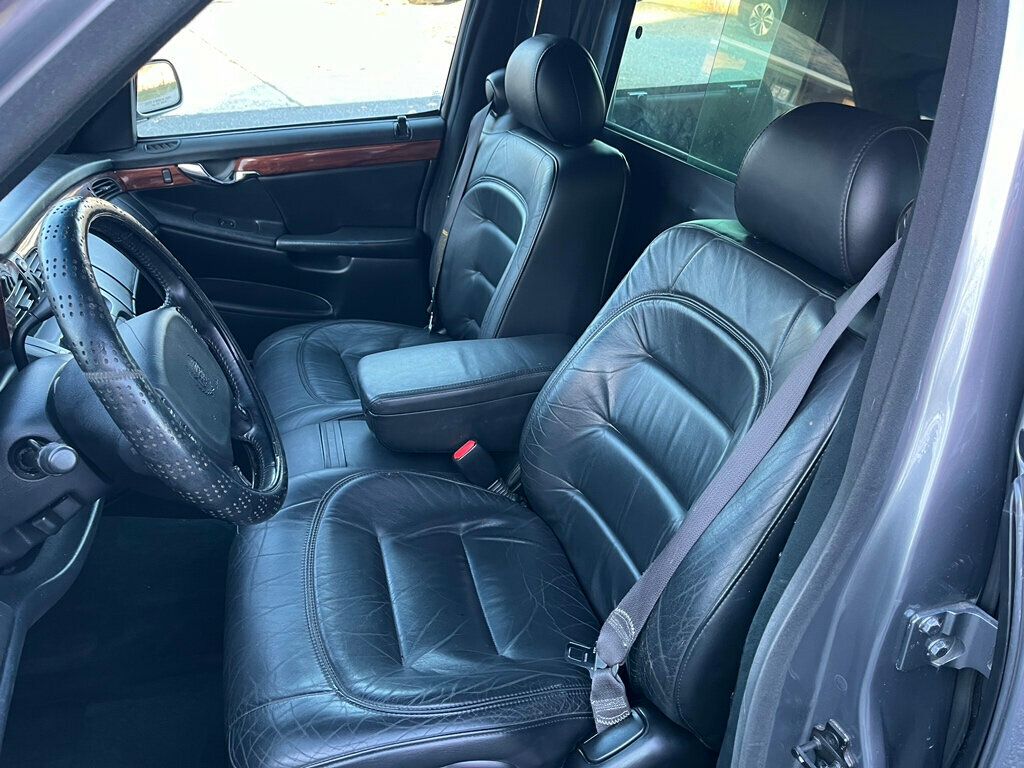 2001 Cadillac DeVille Hearse DeVille Sayers & Scovill Masterpiece Hearse - 22946128 - 43