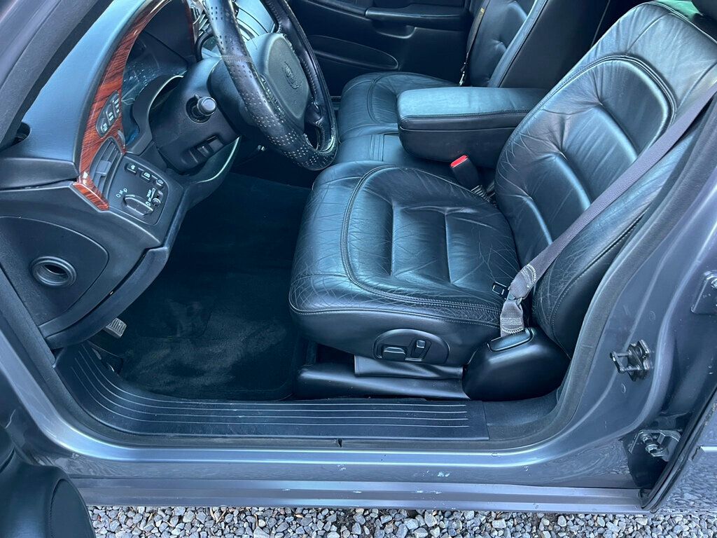 2001 Cadillac DeVille Hearse DeVille Sayers & Scovill Masterpiece Hearse - 22946128 - 44