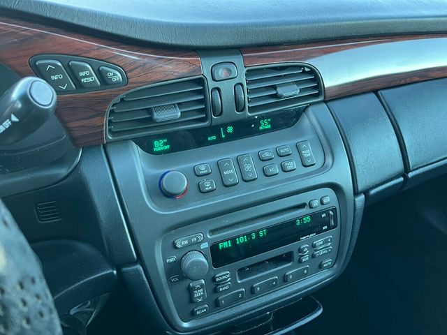 2001 Cadillac DeVille Hearse DeVille Sayers & Scovill Masterpiece Hearse - 22946128 - 52