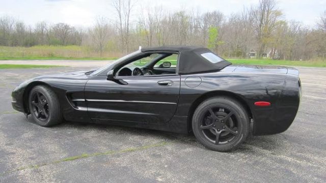 2001 Chevrolet Corvette 2dr Convertible - 23026718 - 28