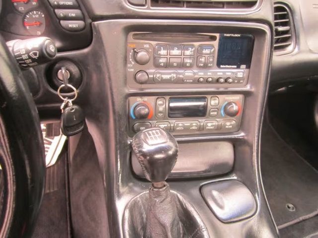 2001 Chevrolet Corvette 2dr Convertible - 23026718 - 32