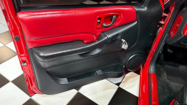 2001 Chevrolet S-10 LS 2dr Standard Cab 2WD SB - 22922678 - 80