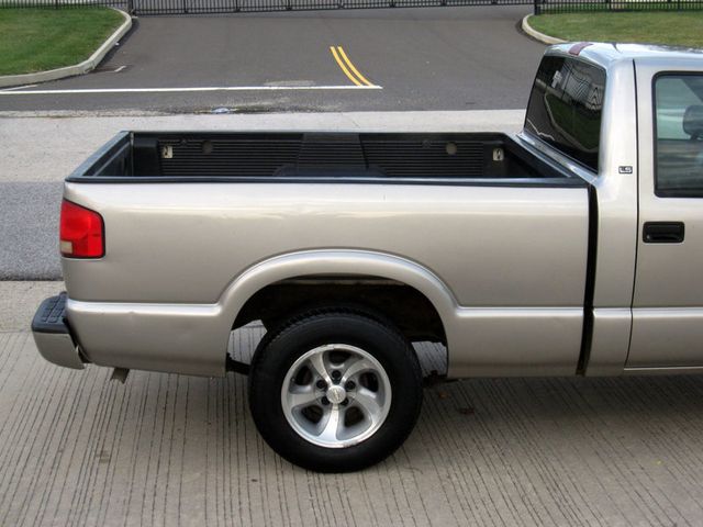 2001 Chevrolet S-10 Reg Cab 118" WB - 22915806 - 10