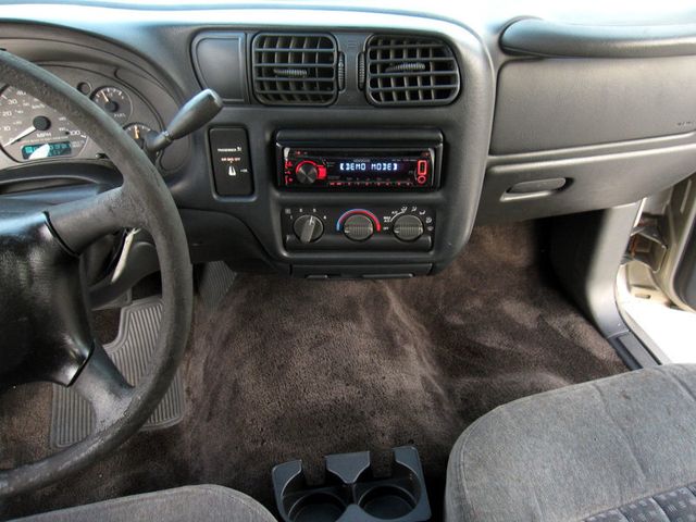 2001 Chevrolet S-10 Reg Cab 118" WB - 22915806 - 18