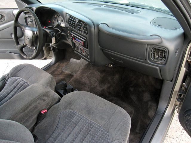 2001 Chevrolet S-10 Reg Cab 118" WB - 22915806 - 21