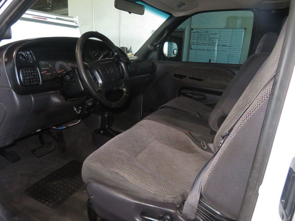 2001 Dodge Ram SLT photo 17