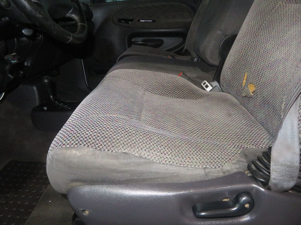 2001 Dodge Ram SLT photo 18