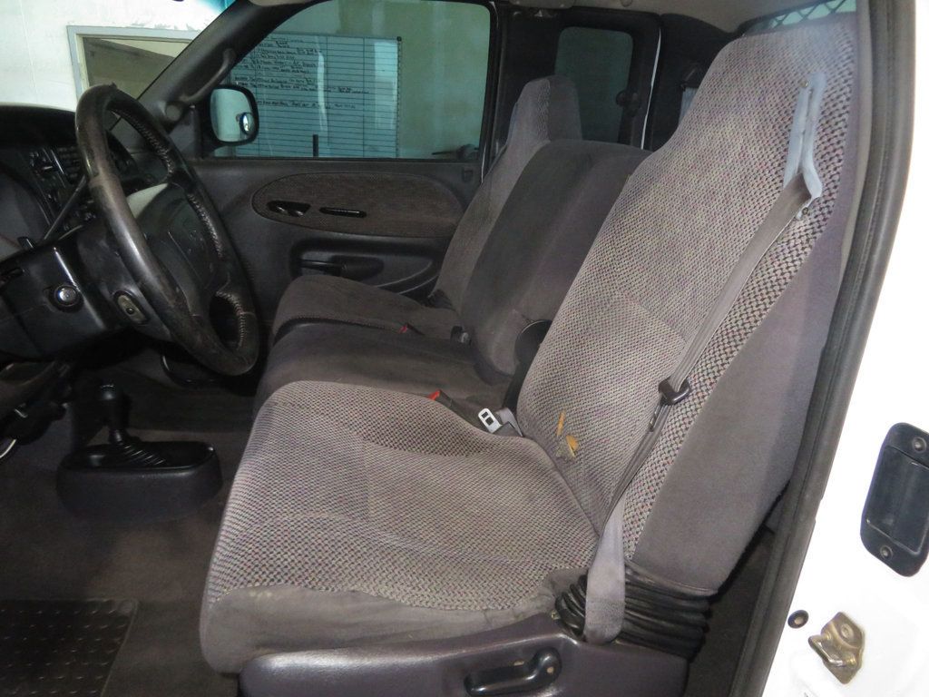 2001 Dodge Ram SLT photo 19