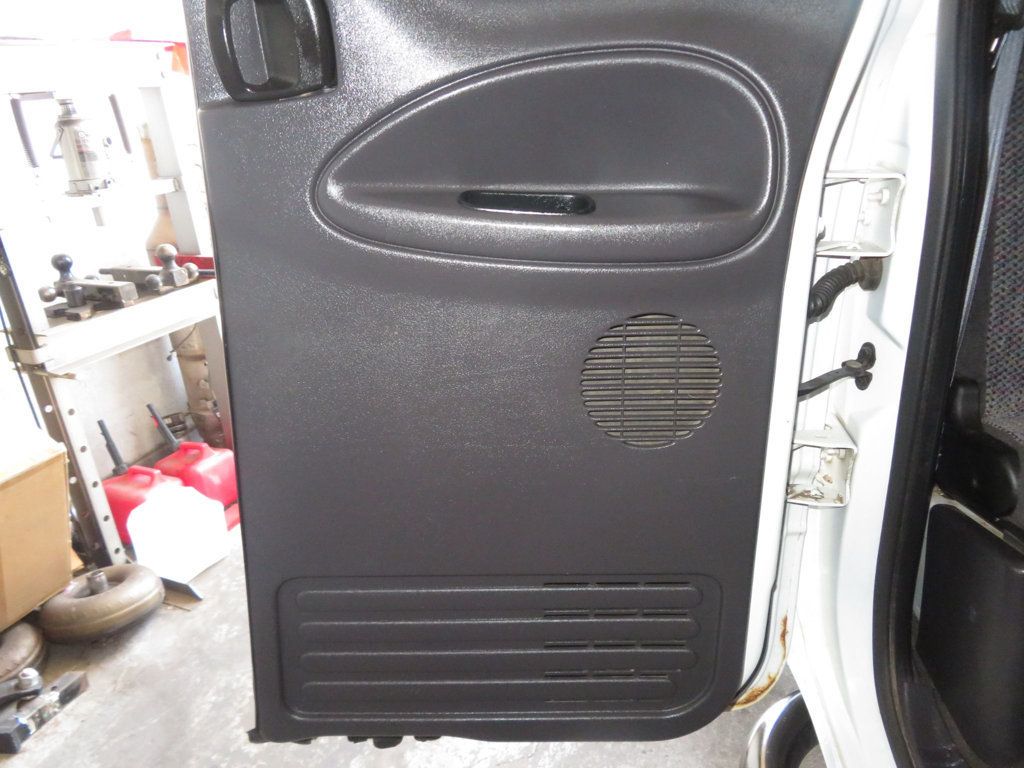 2001 Dodge Ram SLT photo 23