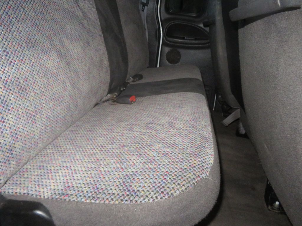 2001 Dodge Ram SLT photo 25