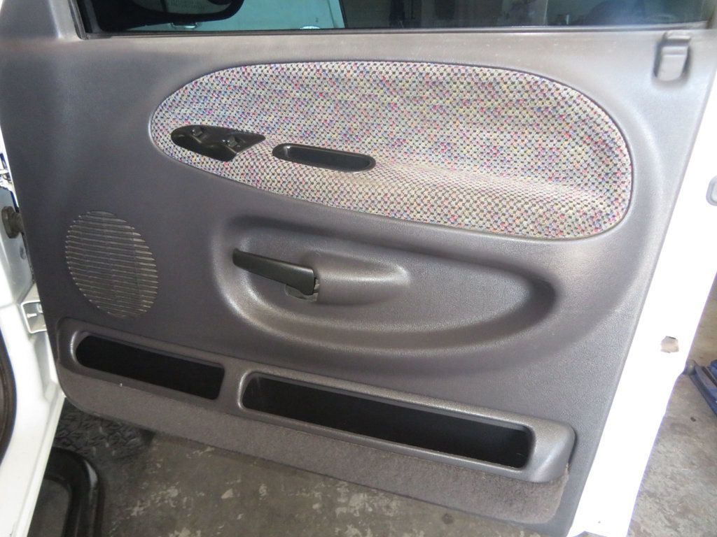 2001 Dodge Ram SLT photo 26