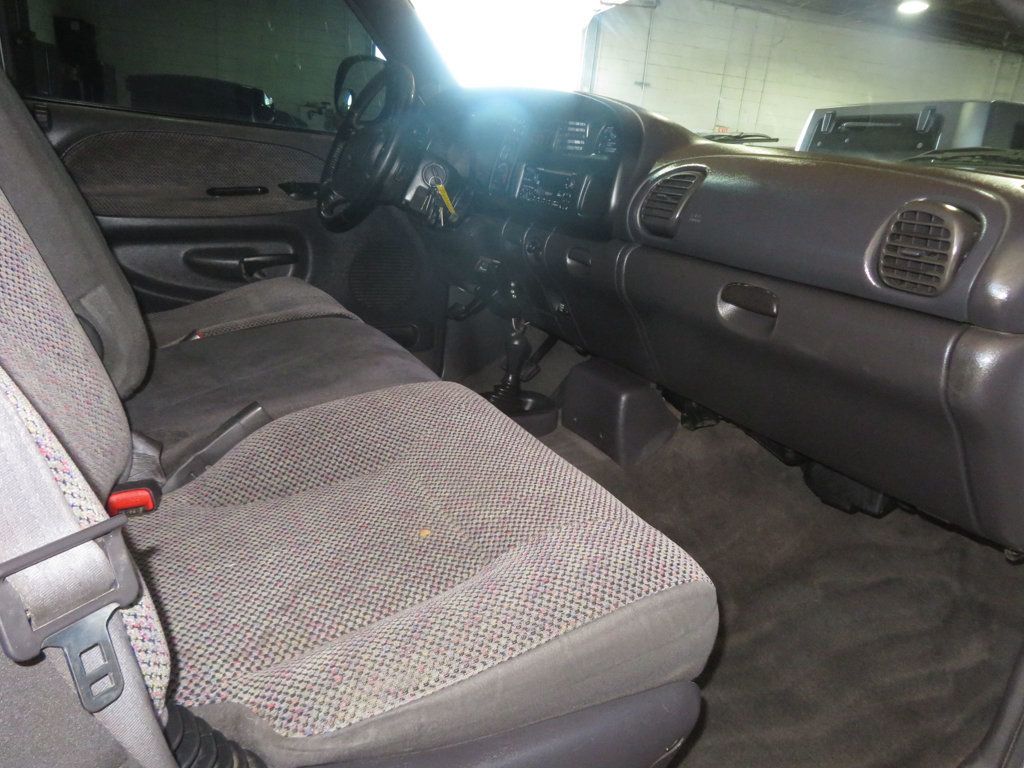 2001 Dodge Ram SLT photo 27