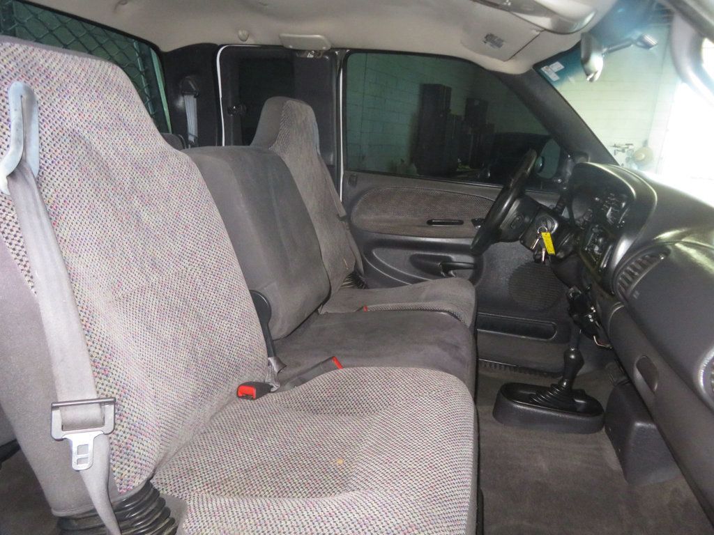 2001 Dodge Ram SLT photo 28