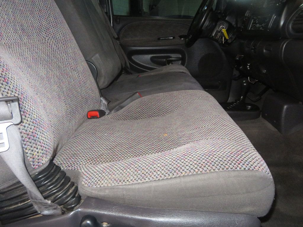 2001 Dodge Ram SLT photo 29