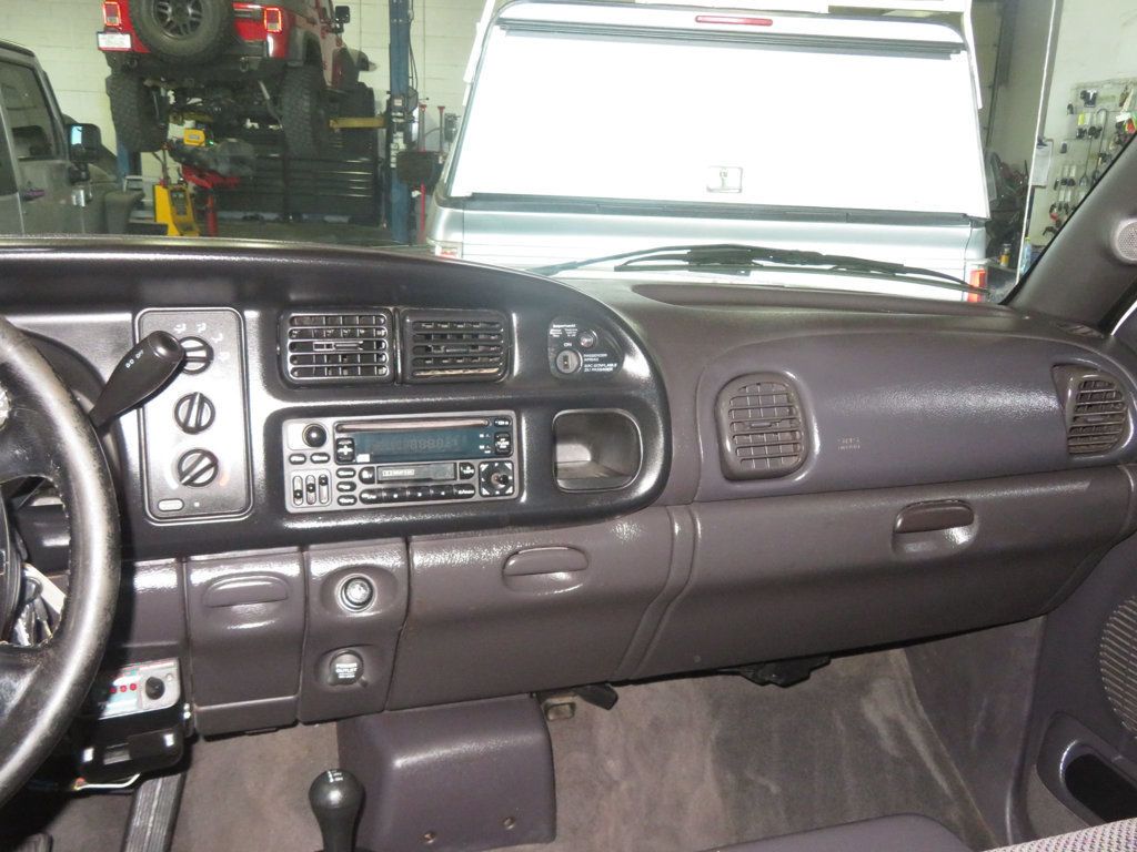 2001 Dodge Ram SLT photo 32