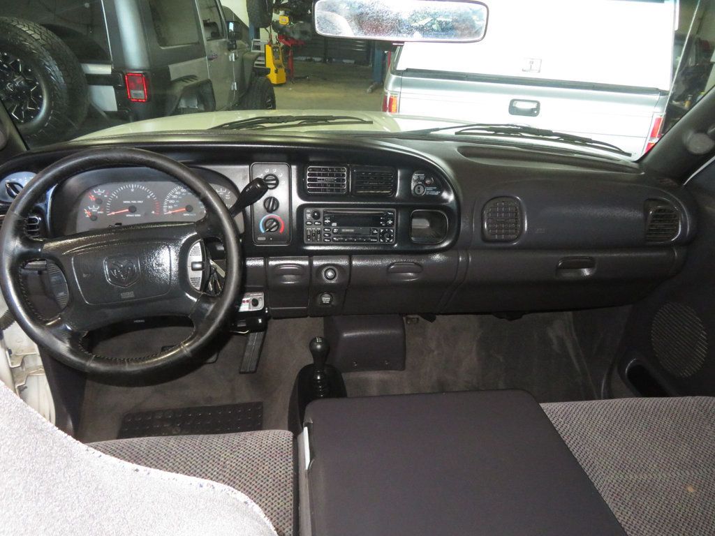 2001 Dodge Ram SLT photo 34