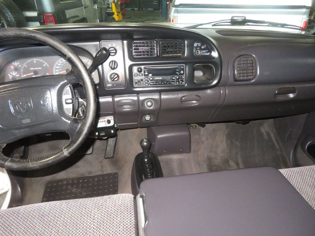 2001 Dodge Ram SLT photo 35