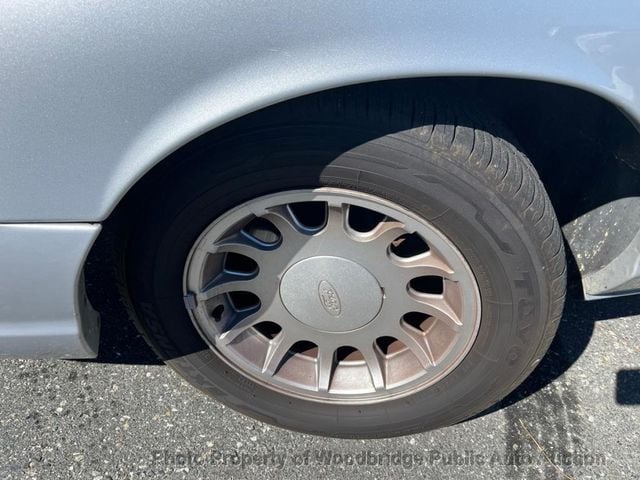 2001 Ford Crown Victoria 4dr Sedan LX - 22935257 - 11
