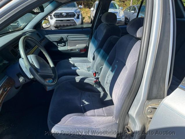 2001 Ford Crown Victoria 4dr Sedan LX - 22935257 - 5