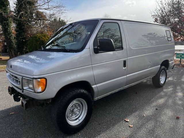 2001 Ford E250 Econoline Passenger Van - 22697963 - 0