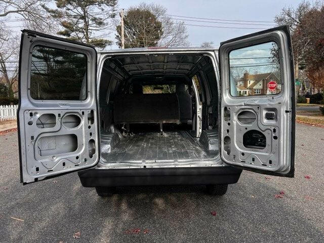 2001 Ford E250 Econoline Passenger Van - 22697963 - 8