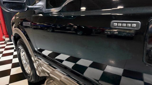 2001 Ford Excursion 137" WB Limited - 22957528 - 28