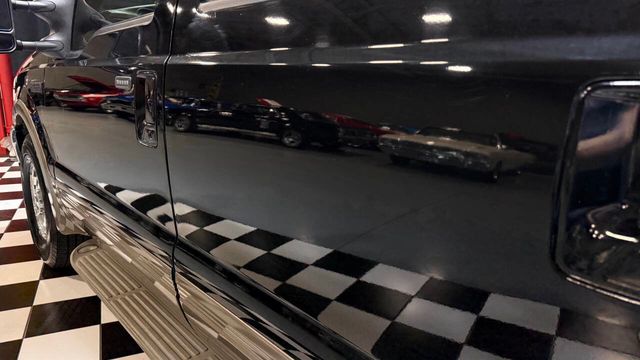 2001 Ford Excursion 137" WB Limited - 22957528 - 29