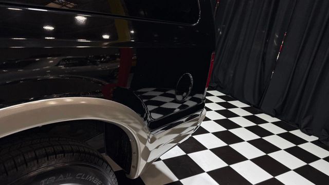 2001 Ford Excursion 137" WB Limited - 22957528 - 33