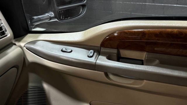 2001 Ford Excursion 137" WB Limited - 22957528 - 45