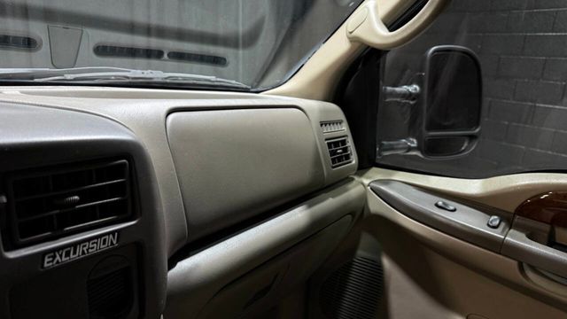 2001 Ford Excursion 137" WB Limited - 22957528 - 52