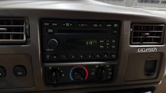 2001 Ford Excursion 137" WB Limited - 22957528 - 56