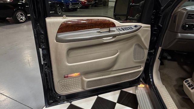 2001 Ford Excursion 137" WB Limited - 22957528 - 70