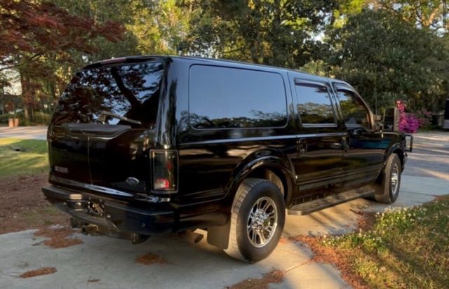 2001 Ford Excursion 137" WB Limited - 23021437 - 1