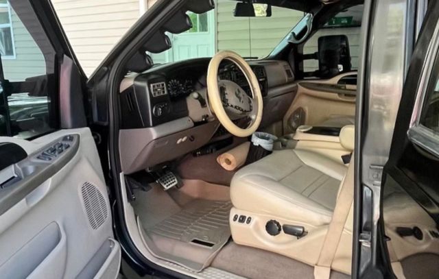 2001 Ford Excursion 137" WB Limited - 23021437 - 4