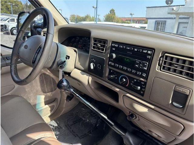 2001 Ford F350 Super Duty Crew Cab LARIAT 4X4 5SPEED MANUAL TRANS 6.8L GAS CLEAN - 22461294 - 25